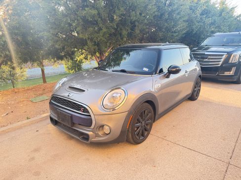 Used 2017 MINI Cooper S FWD image 2