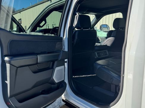 Used 2025 Ford F350 Platinum w/ FX4 Off-Road Package image 21