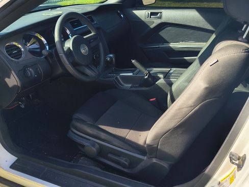 Used 2010 Ford Mustang Coupe image 8