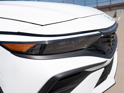 Used 2025 Hyundai Elantra Hybrid FWD image 10