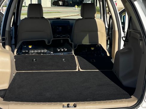 Used 2013 Land Rover LR2 HSE image 9