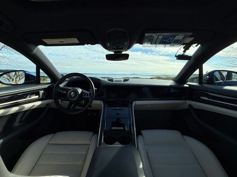 Used 2024 Porsche Panamera 4 image 25