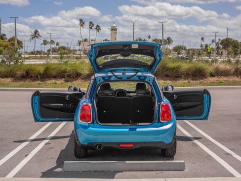 Used 2018 MINI Cooper 2-Door Hardtop image 8