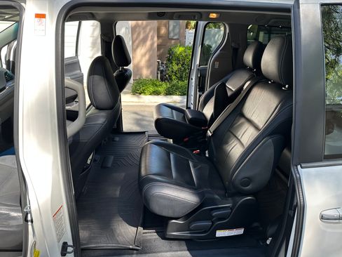 Used 2015 Toyota Sienna SE Premium image 10