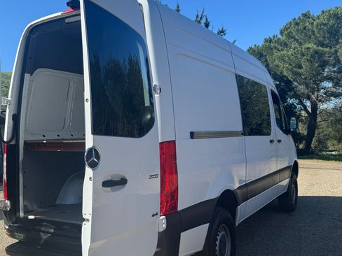 Used 2020 Mercedes-Benz Sprinter 2500 image 6