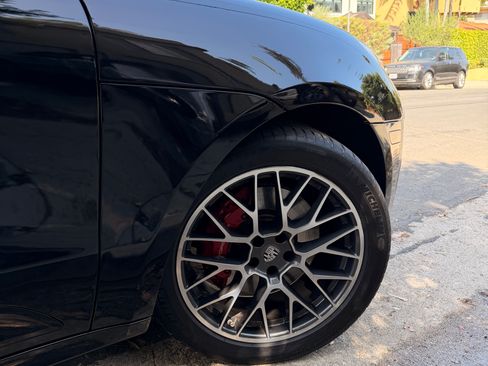 Used 2018 Porsche Macan Turbo AWD/4WD image 8