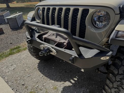 Used 2020 Jeep Gladiator Sport w/ Quick Order Package 24S image 11