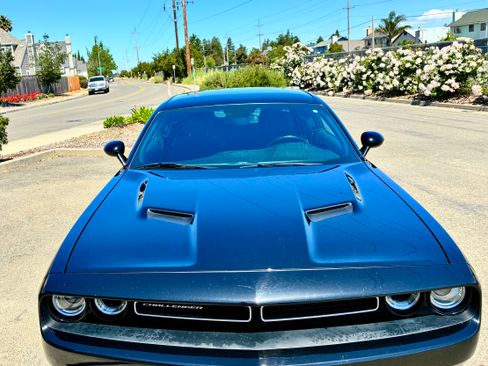 Used 2021 Dodge Challenger SXT RWD image 5