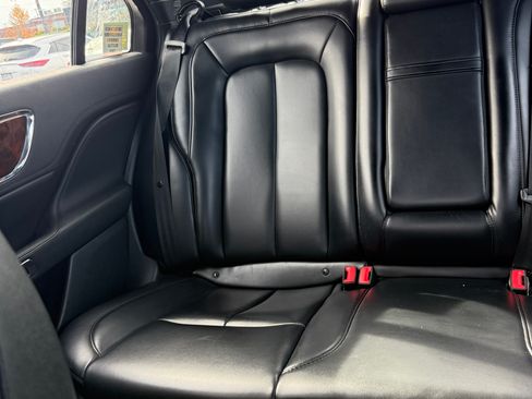 Used 2020 Lincoln Continental image 10