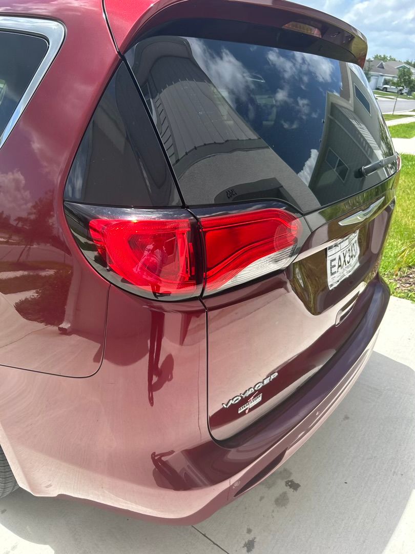 Used 2020 Chrysler Voyager L FWD image 9