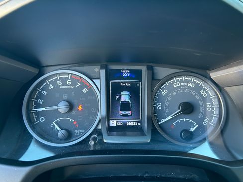 Used 2021 Toyota Tacoma TRD Off-Road w/ Technology Package image 4