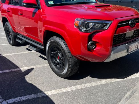 Used 2024 Toyota 4Runner TRD Off-Road Premium image 1