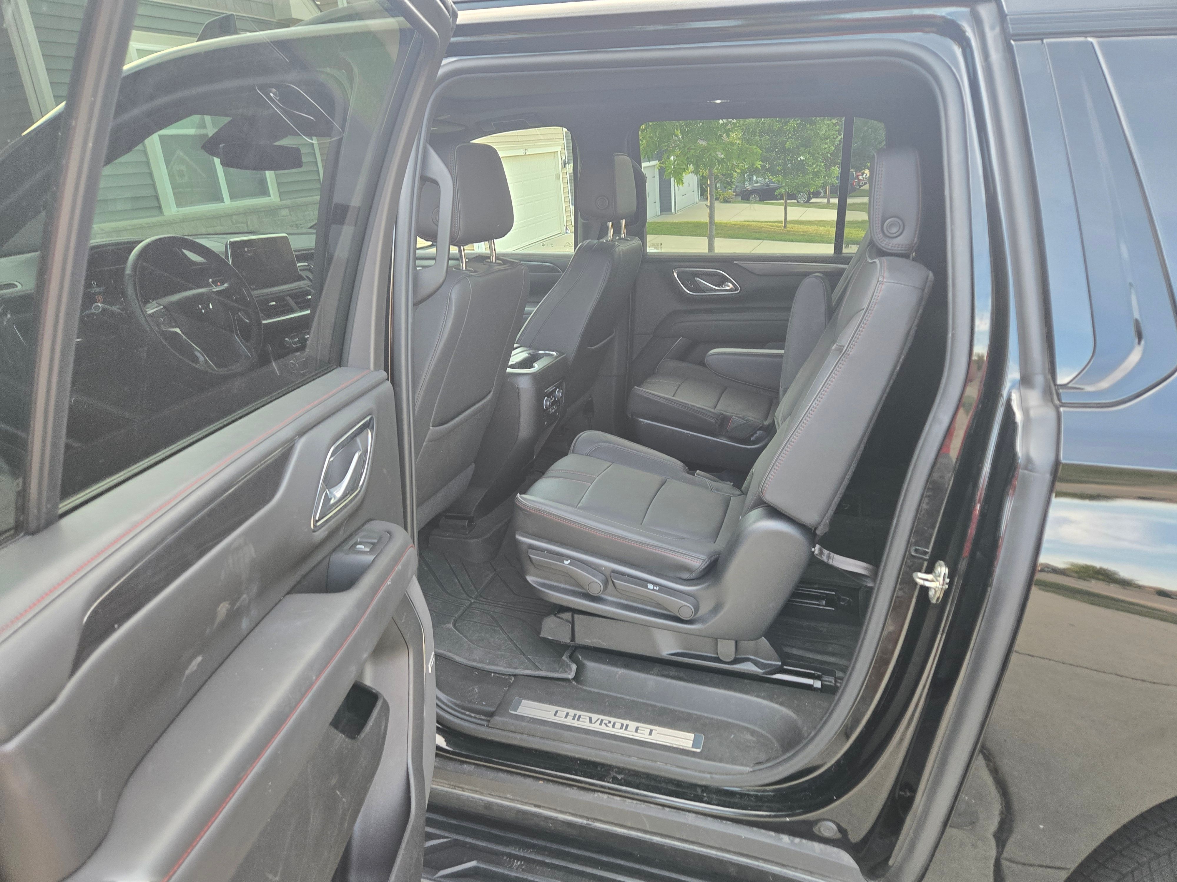 Used 2023 Chevrolet Suburban RST w/ Luxury Package AWD/4WD image 25