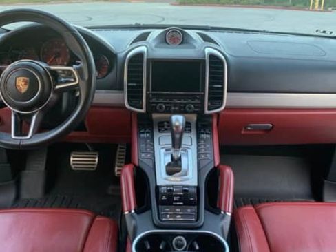 Used 2016 Porsche Cayenne image 5