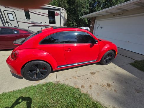 Used 2012 Volkswagen Beetle Turbo FWD image 9