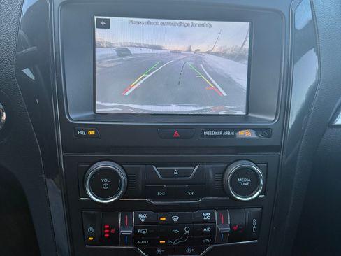 Used 2017 Ford Explorer XLT w/ Equipment Group 202A image 18