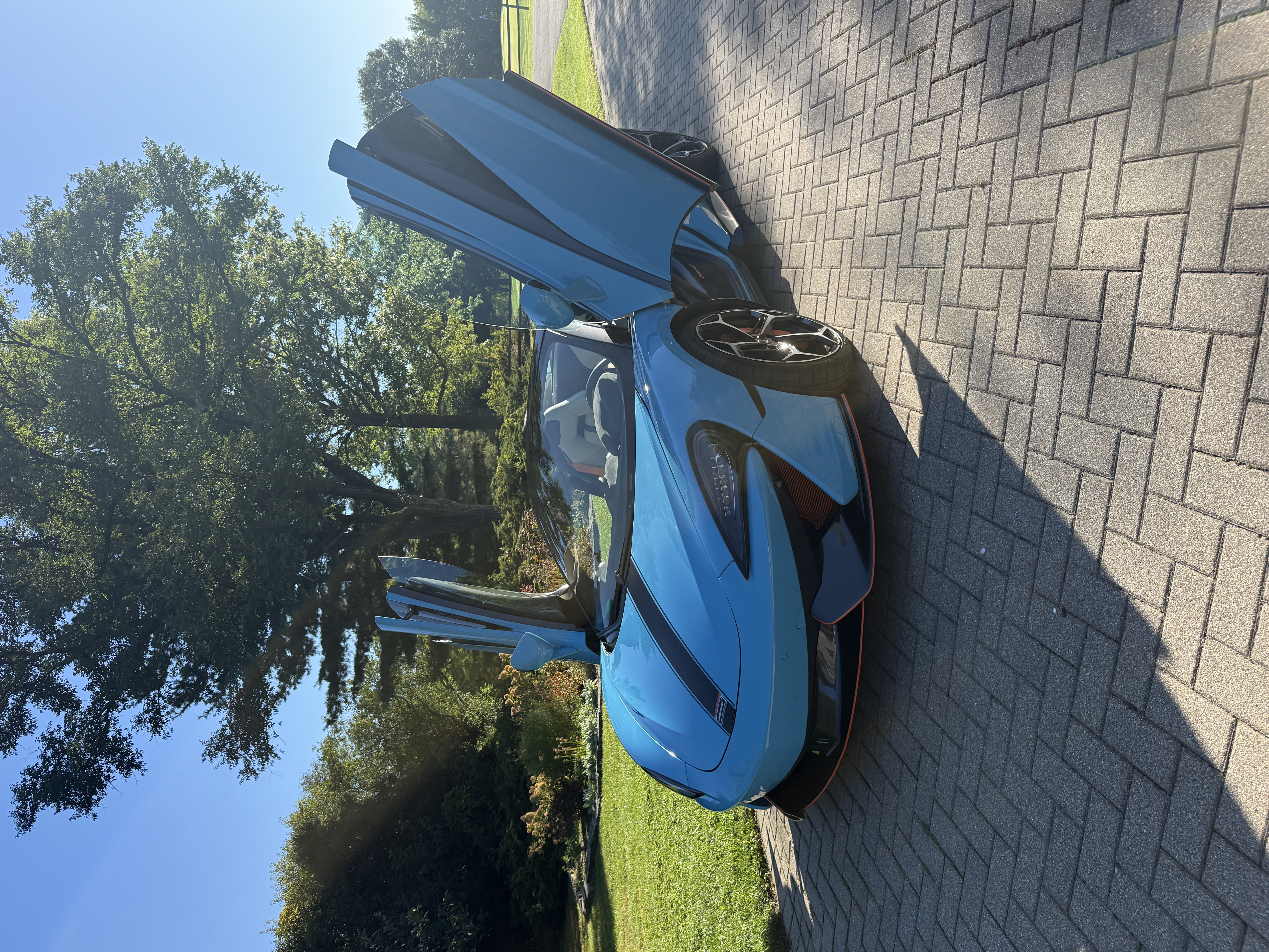 Used 2018 McLaren 570S Spider RWD image 1