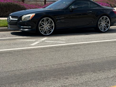 Used 2013 Mercedes-Benz SL 550 w/ Premium Pkg image 6