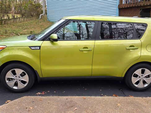 Used 2015 Kia Soul EV image 1