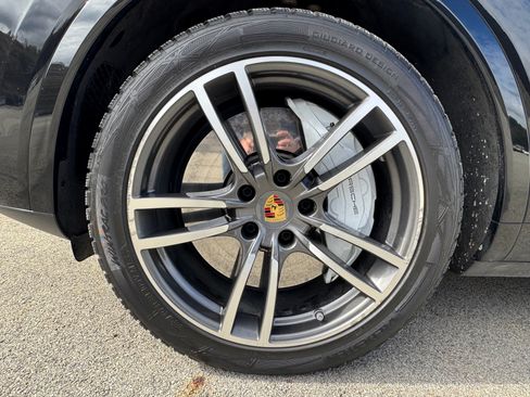 Used 2023 Porsche Cayenne Turbo image 32