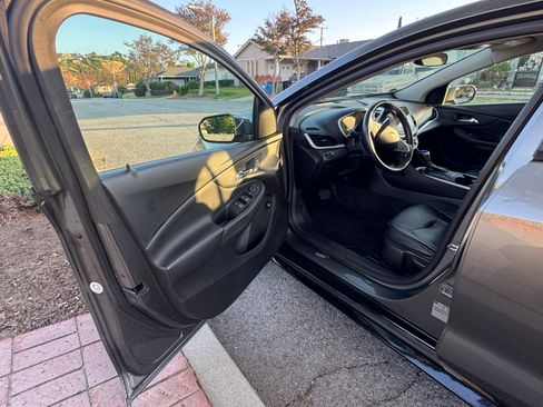 Used 2017 Chevrolet Volt LT w/ Comfort Package FWD image 8