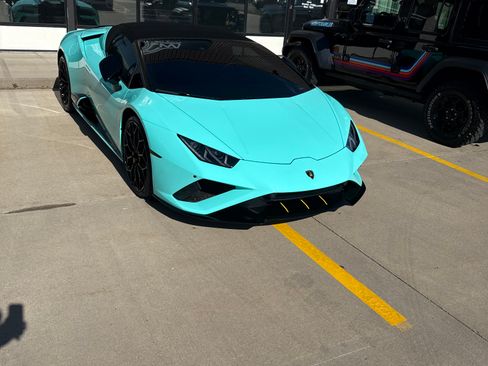 Used 2021 Lamborghini Huracan EVO RWD image 4