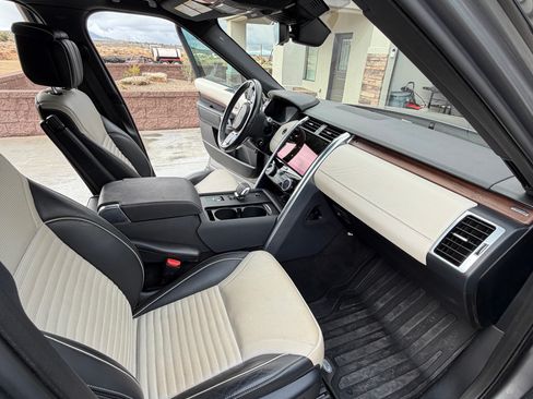 Used 2021 Land Rover Discovery S R-Dynamic image 16