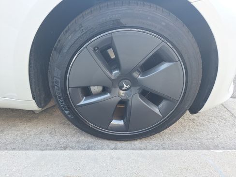 Used 2023 Tesla Model 3 Standard Range image 19