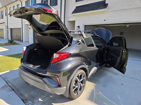 Used 2018 Toyota C-HR XLE FWD image 15