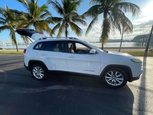 Used 2015 Jeep Cherokee Limited w/ Luxury Group image 8