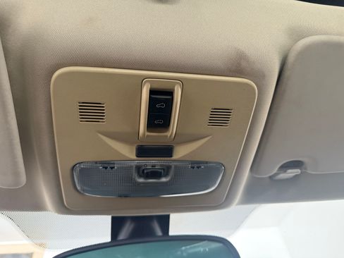 Used 2011 Land Rover LR2 HSE image 13