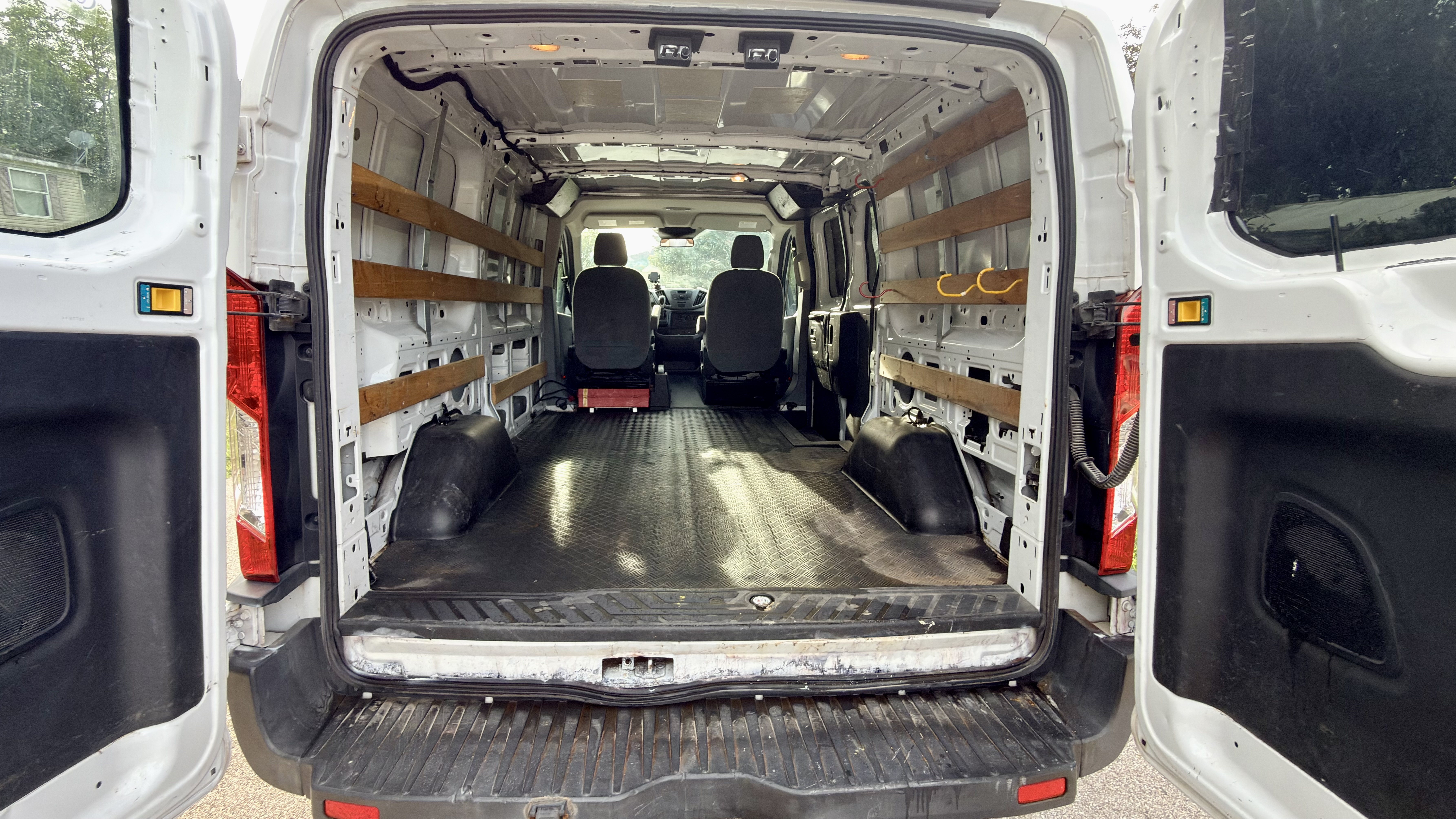 Used 2016 Ford Transit 250 130 Low Roof w/ Exterior Upgrade Package RWD image 10