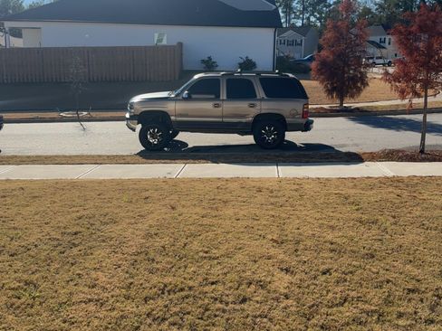 Used 2001 Chevrolet Tahoe LT w/ LT Preferred Equipment Group image 4