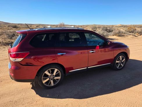 Used 2015 Nissan Pathfinder Platinum w/ Family Entertainment Package image 9