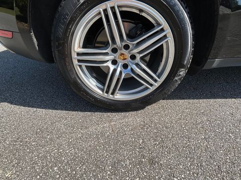 Used 2017 Porsche Macan AWD/4WD image 11