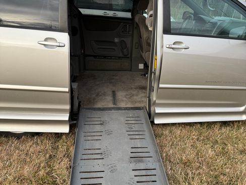 Used 2007 Toyota Sienna LE image 1