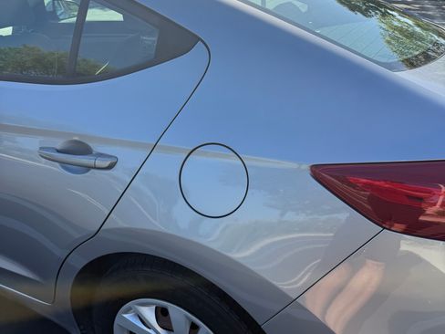 Used 2017 Hyundai Elantra SE FWD image 8