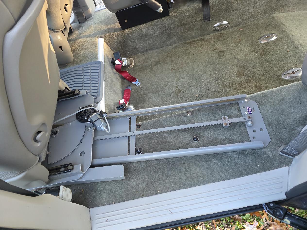 Used 2006 Chrysler Town & Country FWD image 8