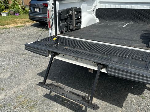 Used 2010 Ford F150 Lariat image 4