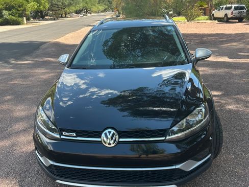 Used 2019 Volkswagen Golf Alltrack S image 2