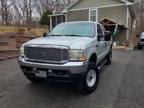 Used 2003 Ford F250 XLT image 1