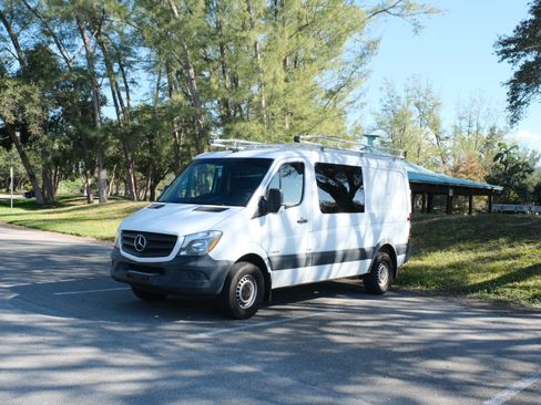 Used 2016 Mercedes-Benz Sprinter 2500 image 2