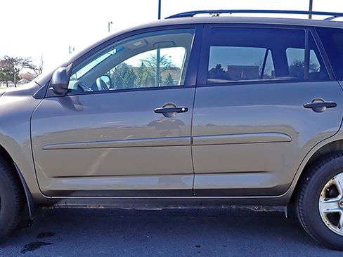 Used 2011 Toyota RAV4 4WD V6 w/ Tow Prep Pkg image 9