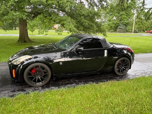 Used 2004 Nissan 350Z Touring RWD image 1