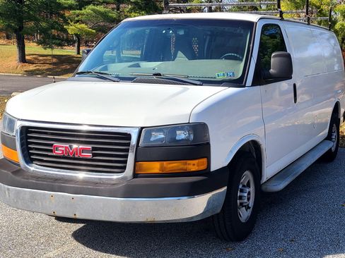 Used 2015 GMC Savana 2500 Van 3D image 1