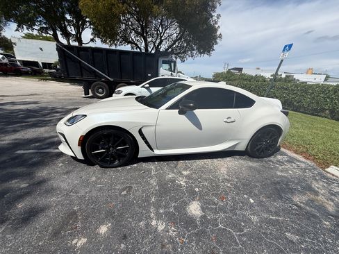 Used 2023 Toyota GR86 Premium image 6