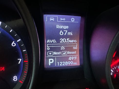 Used 2014 Hyundai Santa Fe GLS image 10