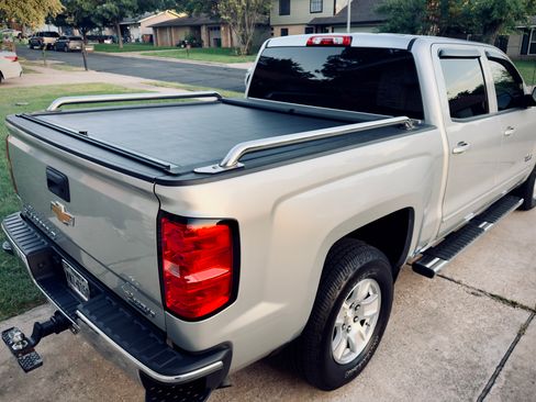 Used 2017 Chevrolet Silverado 1500 LT w/ LT Eassist Package RWD image 4