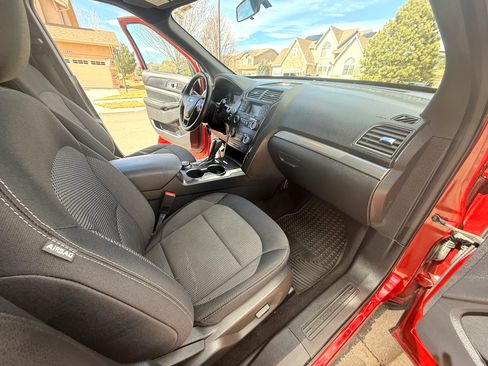 Used 2019 Ford Explorer XLT w/ Class III Trailer Tow Package image 17