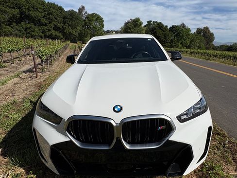 Used 2025 BMW X6 M60i w/ Executive Package image 2